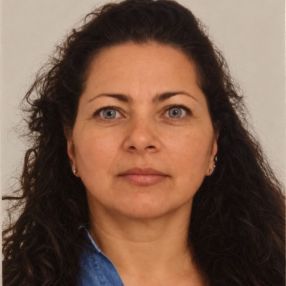 Natalia Marisol, Niñera o canguro en Sayalonga