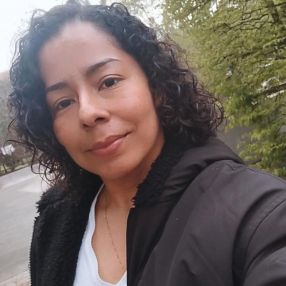 Johana, Babysitter in Llanera