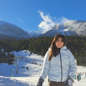 Yesica, Niñera o canguro en Castelldefels
