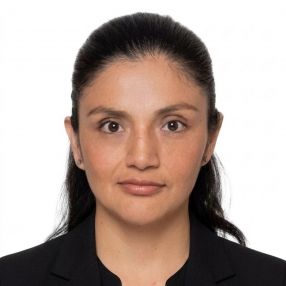 Regina, Niñera o canguro en Almazora
