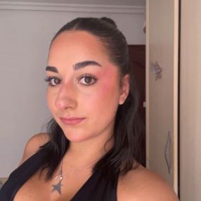 Irati, Babysitter in Lezo