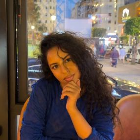 Heba, Niñera o canguro en Cambre