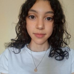 Dania, Babysitter in Argés