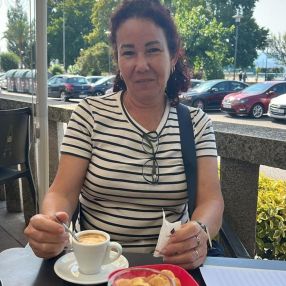 Niurka, Niñera o canguro en Cangas