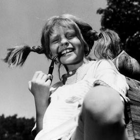 M., Babysitter in Vilameán