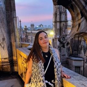 Miranda, Niñera o canguro en La Pobla de Farnals