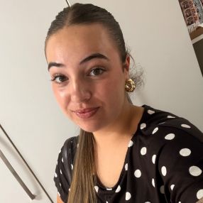 JULIA, Niñera o canguro en Astorga