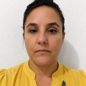 Dielanys, Niñera o canguro en la Nucia