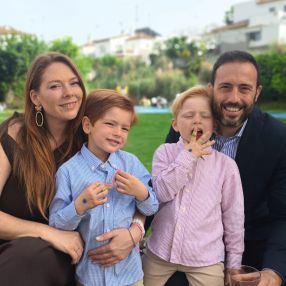 Nicola, Familia en Tomares