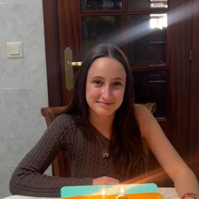 Yaiza, Babysitter in Cambre