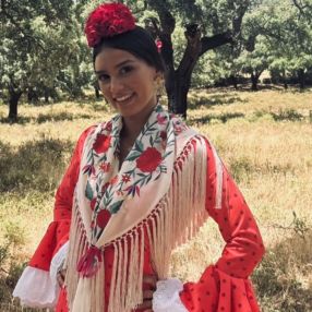 Lourdes, Niñera o canguro en Aracena