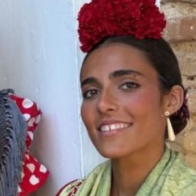 Esperanza, Niñera o canguro en Pilas