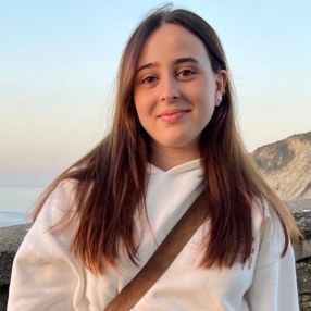 Maialen, Niñera o canguro en Lazcano