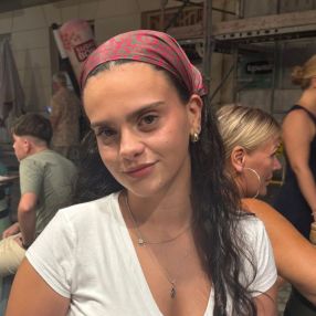 Laura, Niñera o canguro en Llançà