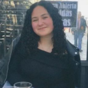 Aroa, Niñera o canguro en Fuenmayor