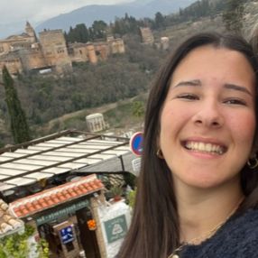 Lucia, Babysitter in La Orotava