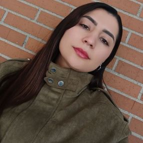 Laura, Niñera o canguro en El Molar