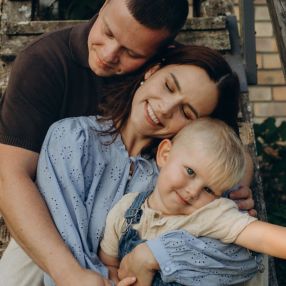 Valentina, Familia en Casares