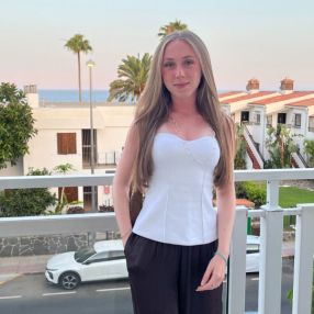 Naiara, Babysitter in Egüés