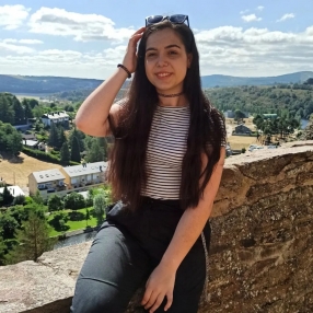 Elisenda, Niñera o canguro en Catral