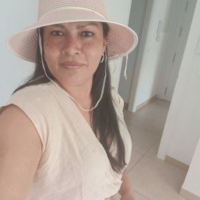 Carmen Juana, Babysitter in Vera