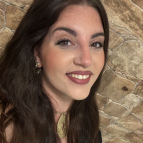 Julia, Niñera o canguro en Marchena