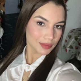 Michelle, Niñera o canguro en Sabiñánigo