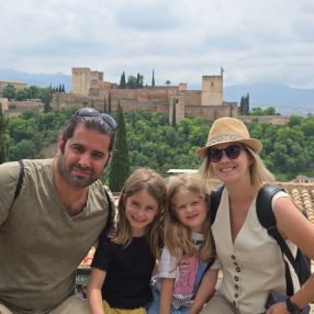 Julie, Familia en Málaga