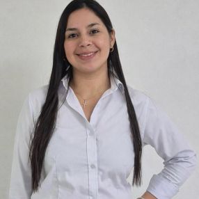 Laura Marcela, Niñera o canguro en Arrecife