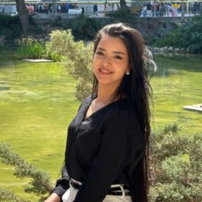 Ikram, Niñera o canguro en Salt