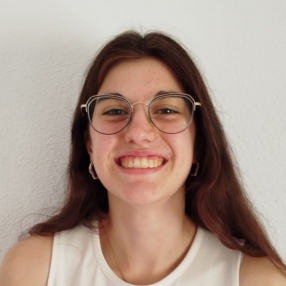 Elena, Babysitter in Membrilla