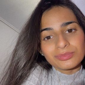 Zaynah, Babysitter in Baeza