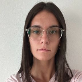 Raquel, Niñera o canguro en Tuy