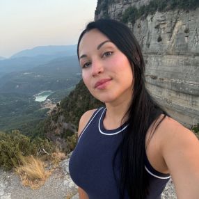 Estefania, Niñera o canguro en Vic