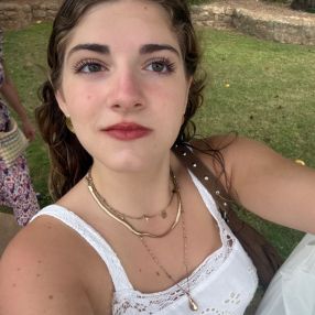 Lucia, Niñera o canguro en Chiva