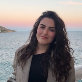 Nahia, Niñera o canguro en Los Hueros