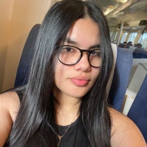 Esther, Niñera o canguro en Móra la Nova