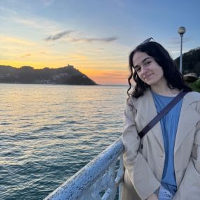 Aroa, Niñera o canguro en Andoain
