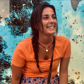 Macarena, Babysitter in Puente Genil