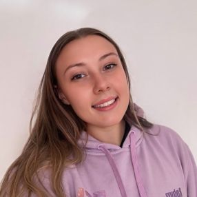 Robyn, Babysitter in Baza