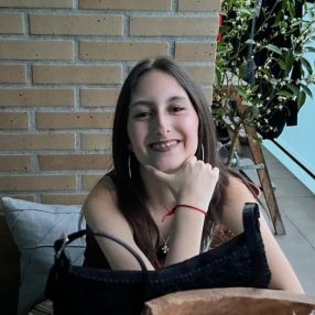 Maia, Babysitter in Pasajes