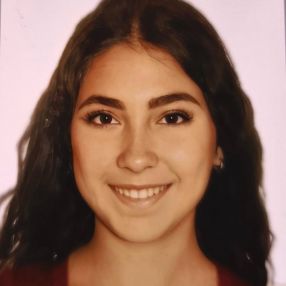 Janira, Niñera o canguro en El Portil