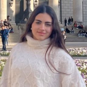 Paula, Niñera o canguro en Vallirana