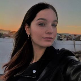 Sheila, Niñera o canguro en Cheste