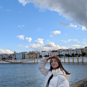 Laura, Niñera o canguro en Ciudadela