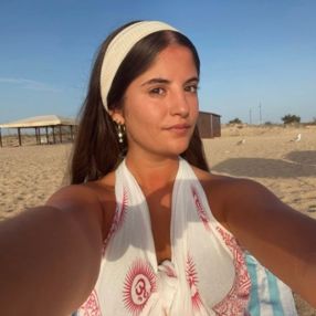 Carlota, Babysitter in Estepa