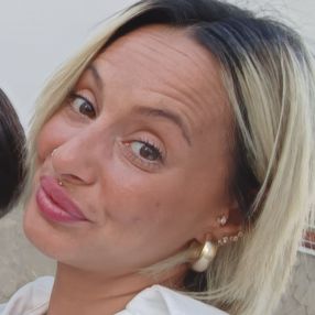 Oliva Abigail, Babysitter in Barbate