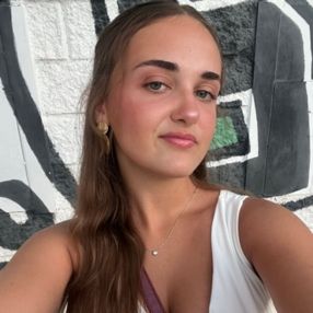 Julia, Niñera o canguro en Santa Cruz de Bezana