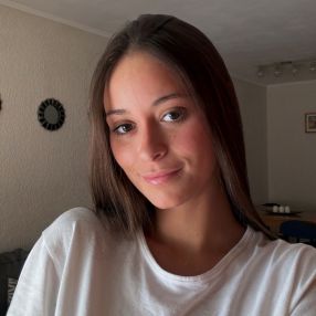 Raquel, Niñera o canguro en Sant Adrià de Besòs