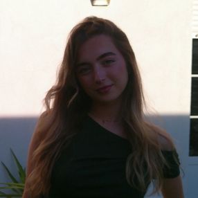 Daniella, Niñera o canguro en Fustiñana